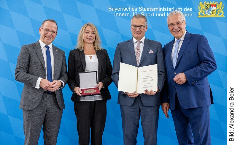 SCU erhält Sportplakette des Bundespräsidenten aus der Hand von Joachim Herrmann
